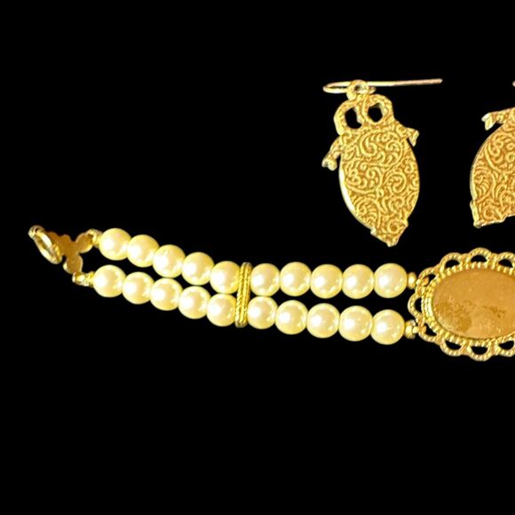 Vintage Victorian Style Floral Faux Pearl Bracelet W/ Matching Earrings - Picture 13 of 15